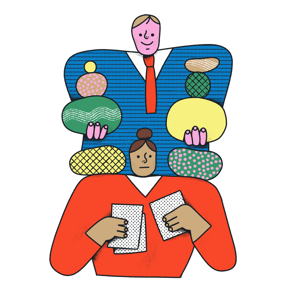 Eine weiblich gelesene Person liest Zettel, die sie in der Hand hält, während eine männlich gelesene Person mit Krawatte hinter ihr steht und runde Kugeln auf den beiden Schultern platziert. Es liegen schon zwei große Kugeln auf den Schultern.