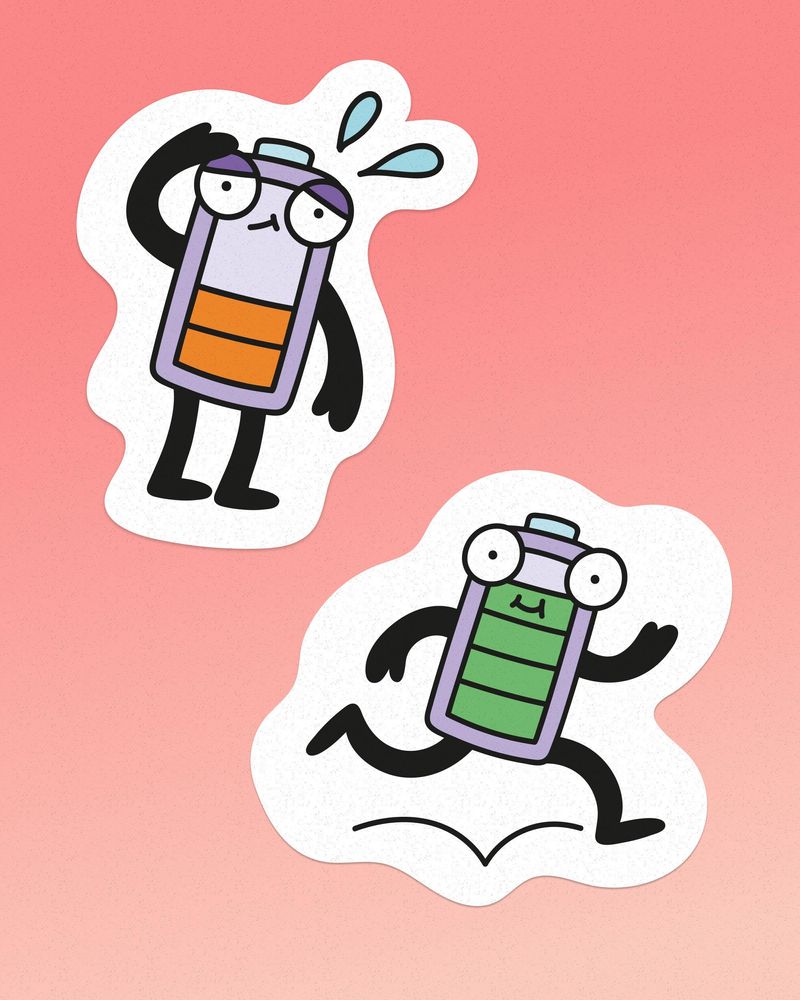 Eine halbleere Batterie und eine volle Batterie