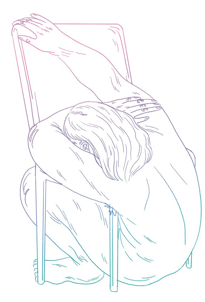 Eine Figur, die am Boden sitzt und sich an die Rückenlehne eines Stuhls klammert