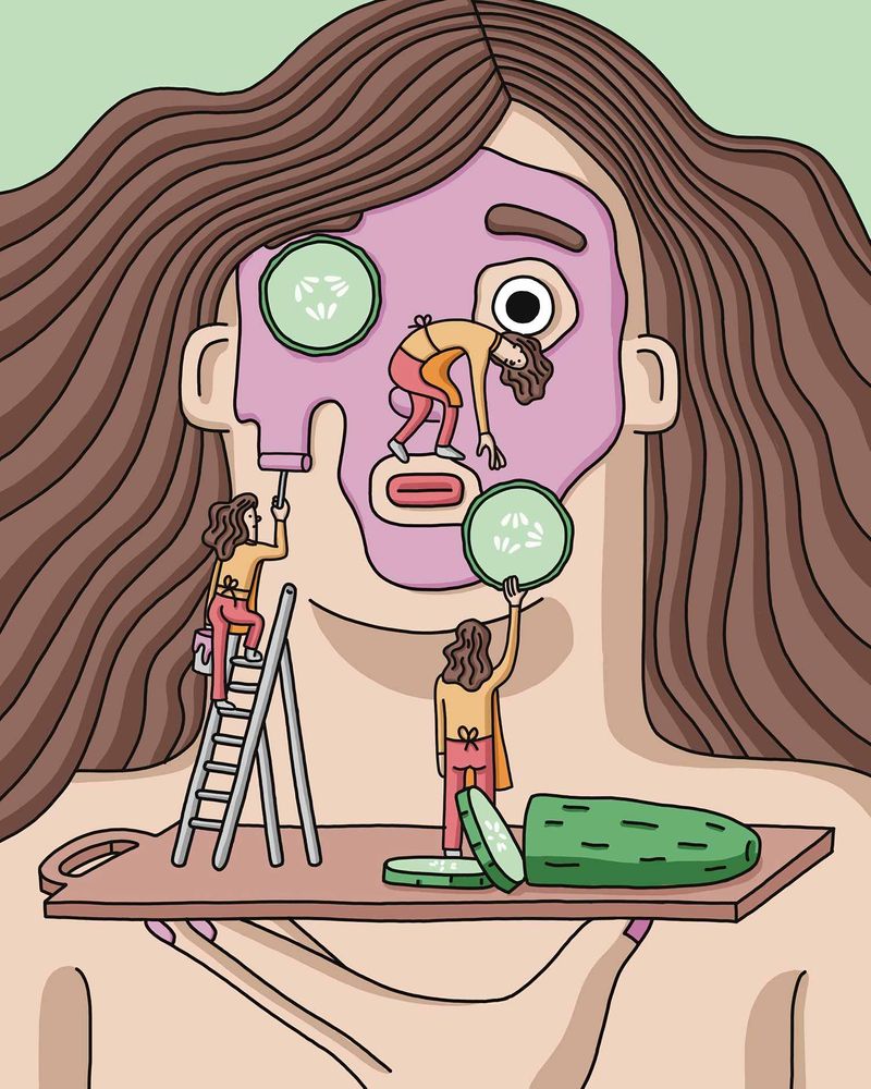 Ein großes Gesicht, das von kleineren Figuren mit einer Gesichtsmaske versehen wird